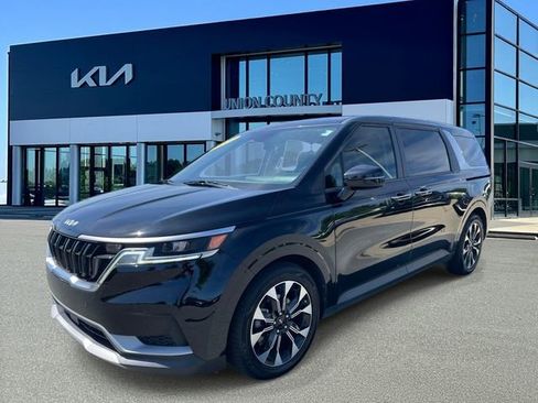 Used 2022 Kia Carnival EX FWD image 3