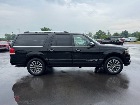 Used 2017 Lincoln Navigator L Select AWD/4WD image 6