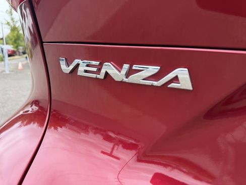 Used 2021 Toyota Venza Limited image 14