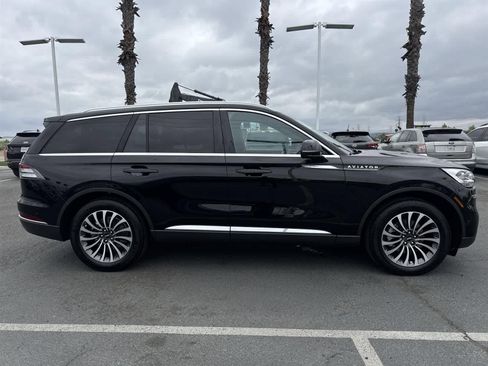 Used 2023 Lincoln Aviator Reserve w/ Equipment Group 201A image 3