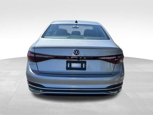 Used 2025 Volkswagen Jetta SEL FWD image 6