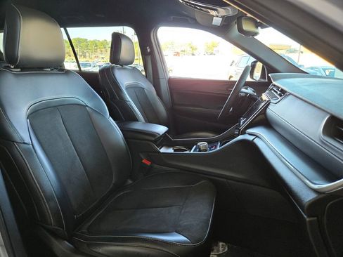 Used 2024 Jeep Grand Cherokee L Altitude image 21