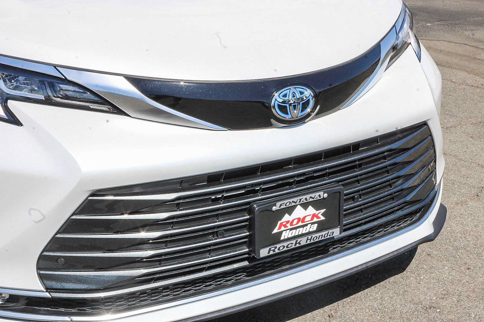 Used 2024 Toyota Sienna Limited AWD/4WD image 5