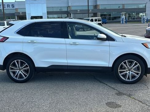 Used 2023 Ford Edge Titanium AWD/4WD image 27