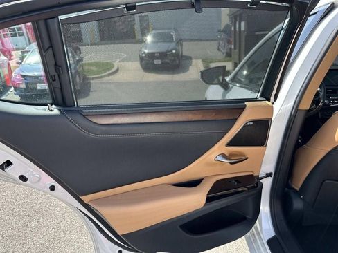 Used 2022 Lexus ES 350 Ultra Luxury w/ Accessory Package 2 FWD image 31