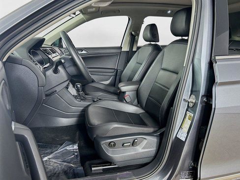 Certified 2021 Volkswagen Tiguan SE w/ Panoramic Sunroof Package AWD/4WD image 20