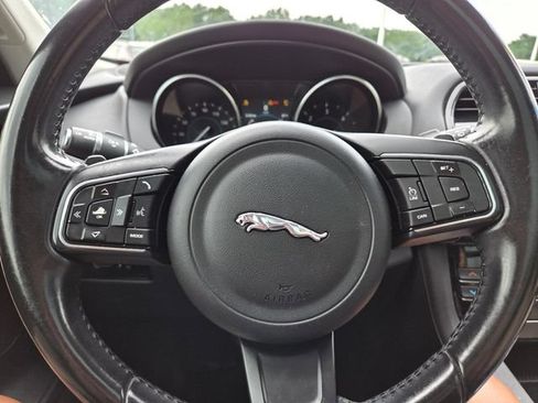 Used 2018 Jaguar F-PACE Premium AWD/4WD image 16