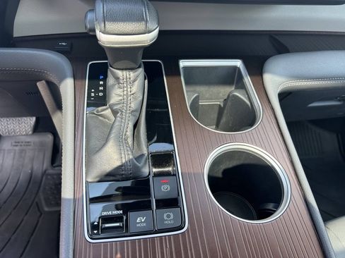 Used 2023 Toyota Sienna XLE FWD image 27