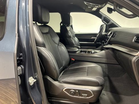 Certified 2024 Jeep Wagoneer Series II w/ Flexible Seating Group AWD/4WD image 46