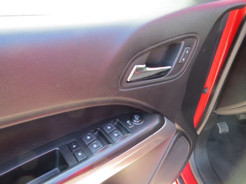 Used 2019 Chevrolet Colorado LT image 16