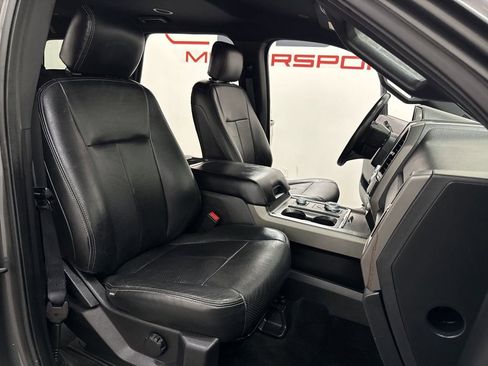 Used 2019 Ford Expedition XLT image 22