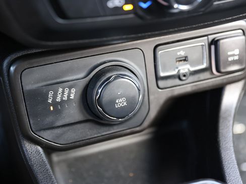 Used 2022 Jeep Renegade Altitude image 26