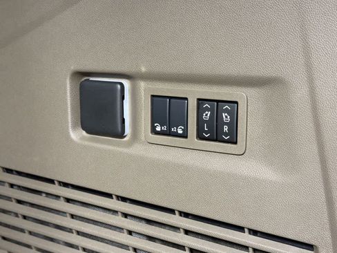 New 2026 GMC Yukon XL Denali w/ Denali Reserve Package image 20