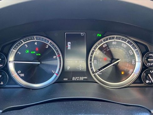 Used 2021 Lexus LX 570 4WD w/ Luxury Package image 16