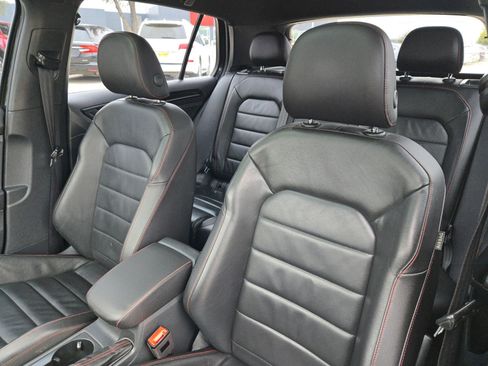 Used 2017 Volkswagen GTI SE image 9