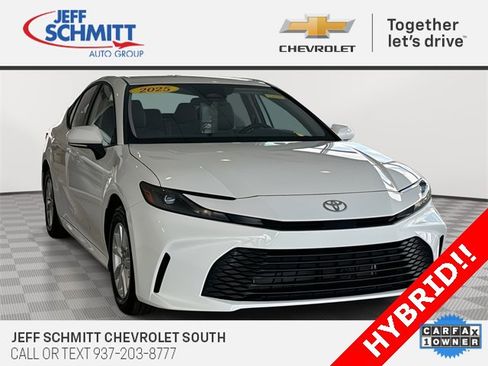 Used 2025 Toyota Camry LE image 1