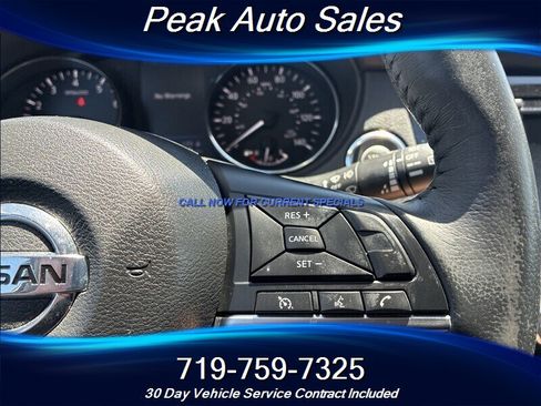 Used 2018 Nissan Rogue SV AWD/4WD image 16