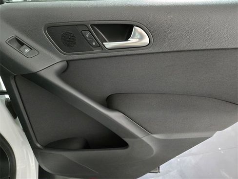 Used 2017 Volkswagen Tiguan S image 20