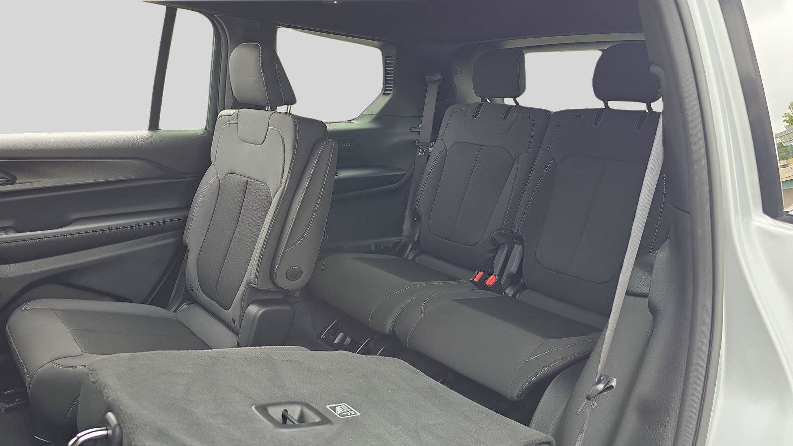 Used 2025 Jeep Grand Cherokee L Laredo w/ Luxury Tech Group I AWD/4WD image 19