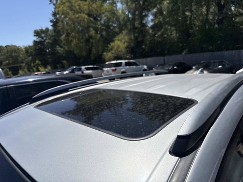 Used 2017 Toyota RAV4 Limited FWD image 3