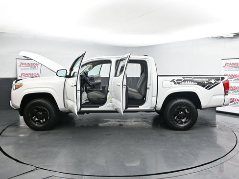 Used 2016 Toyota Tacoma SR image 46