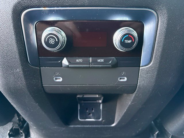 Used 2022 GMC Yukon XL SLT AWD/4WD image 18