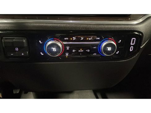 Used 2024 GMC Sierra 2500 SLT image 13