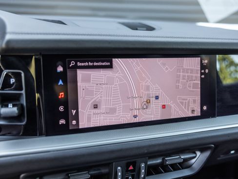 Certified 2024 Porsche Cayenne AWD/4WD image 19