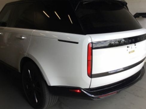Used 2025 Land Rover Range Rover SE AWD/4WD image 6