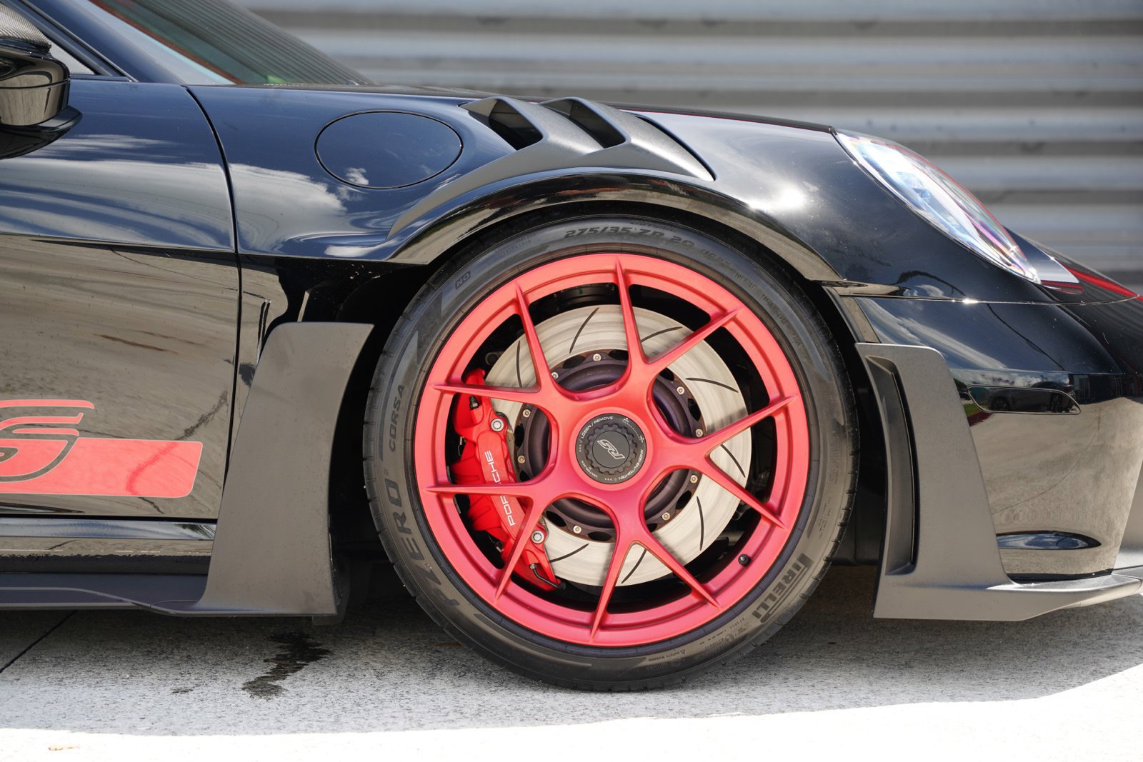 Used 2025 Porsche 911 GT3 RS w/ Weissach Package RWD image 2
