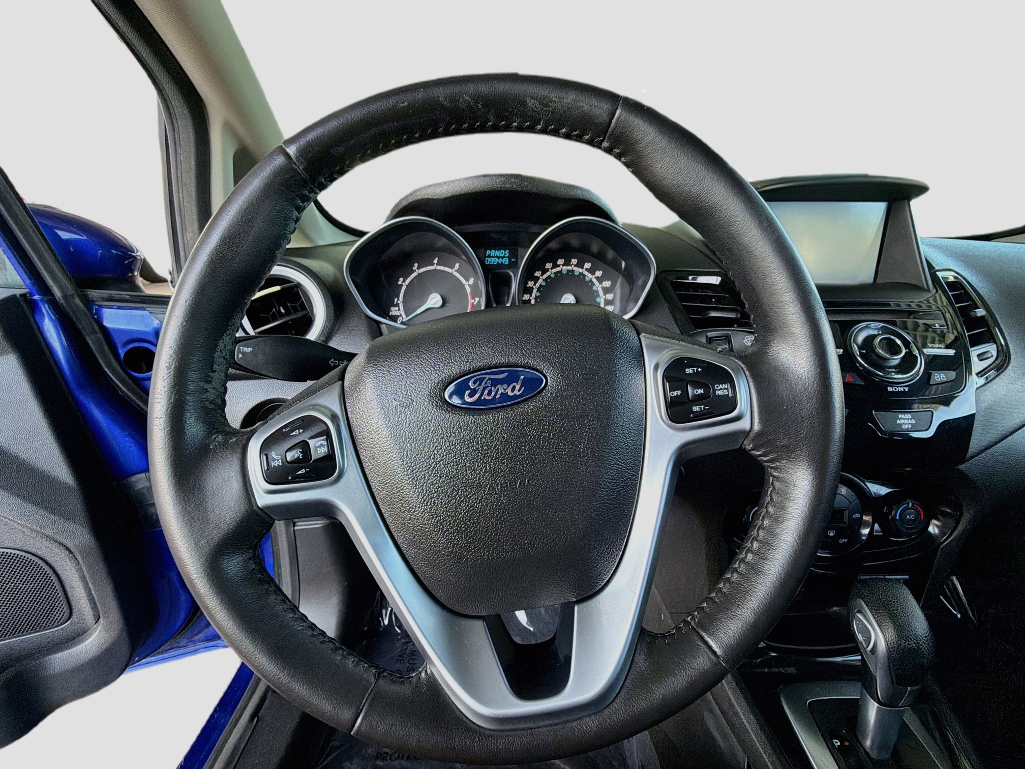 Used 2015 Ford Fiesta Titanium FWD image 17