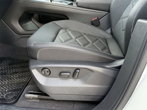 New 2026 Volkswagen Atlas SE image 13