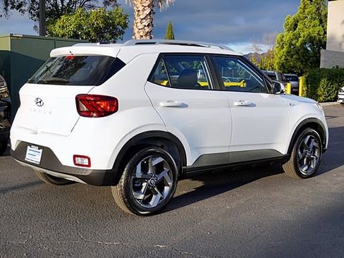 New 2026 Hyundai Venue SEL image 9