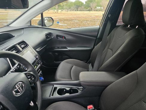 Used 2021 Toyota Prius LE image 11