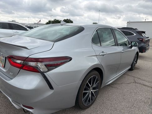 Used 2024 Toyota Camry SE image 5