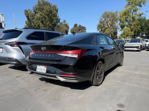 Used 2023 Hyundai Elantra SEL image 3