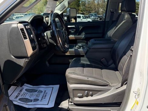 Used 2018 GMC Sierra 2500 Denali w/ Duramax Plus Package AWD/4WD image 9
