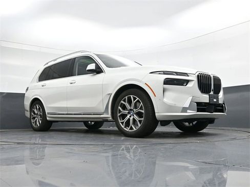 Used 2025 BMW X7 xDrive40i image 24