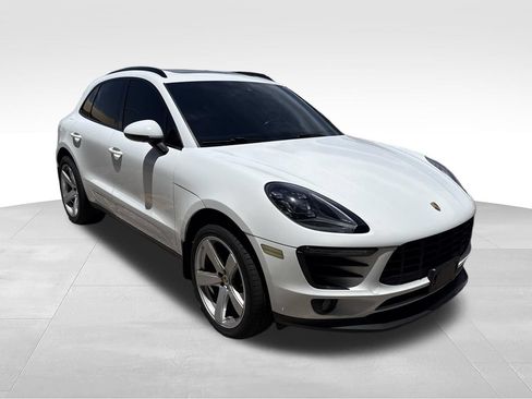 Used 2018 Porsche Macan AWD/4WD image 10