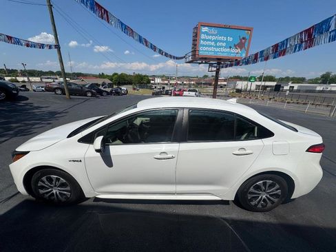 Used 2021 Toyota Corolla LE FWD image 5