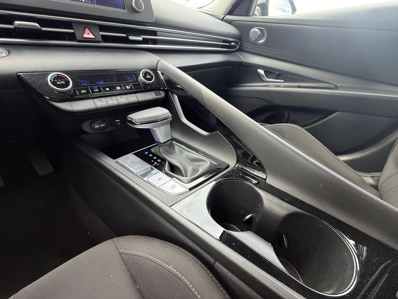 Used 2026 Hyundai Elantra Hybrid FWD image 40