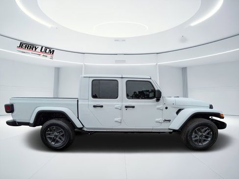 New 2025 Jeep Gladiator Sport image 2