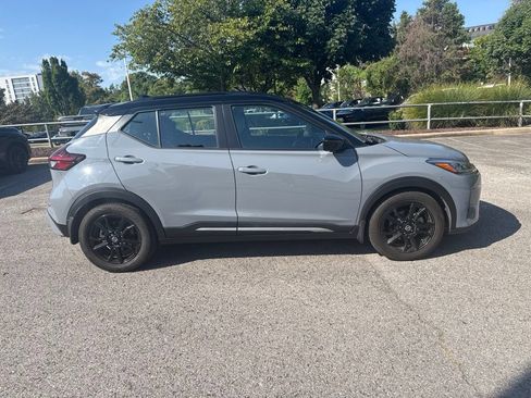 Used 2021 Nissan Kicks SR w/ SR Premium Package FWD image 3