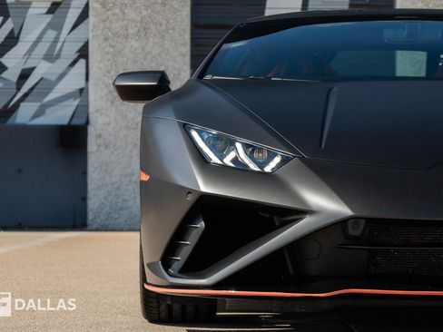 Used 2022 Lamborghini Huracan EVO RWD image 4