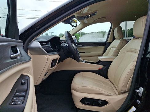 Used 2021 Jeep Grand Cherokee L Limited AWD/4WD image 16