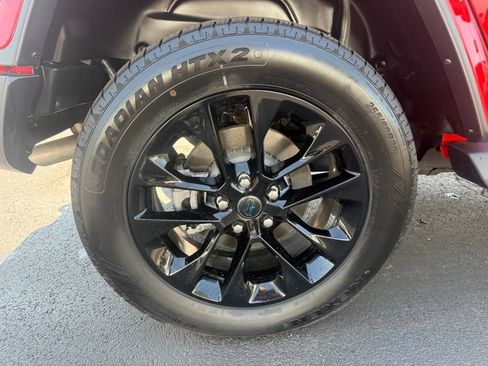 Used 2025 Jeep Wrangler Unlimited Sahara AWD/4WD image 57