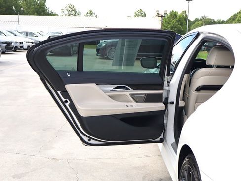 Used 2020 BMW 740i w/ M Sport Package RWD image 44