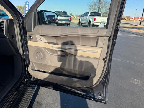 Used 2021 Ford Expedition XLT image 15