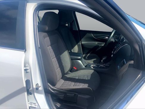 Used 2024 Chevrolet Equinox LT FWD image 9
