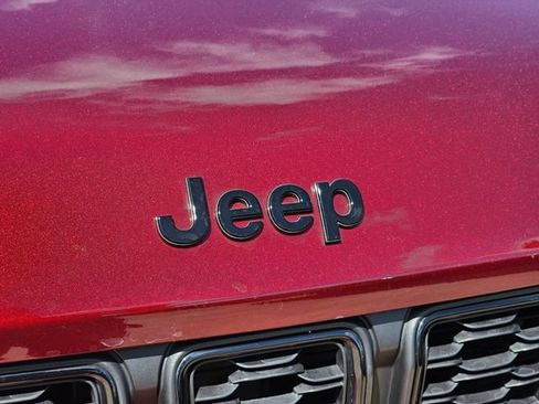 Certified 2025 Jeep Grand Cherokee Altitude RWD image 12